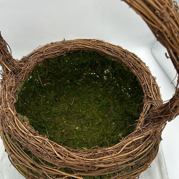 Grapevine and Green Sheet Moss Basket Wired with Brown Floral wire - Picture 5 of 9